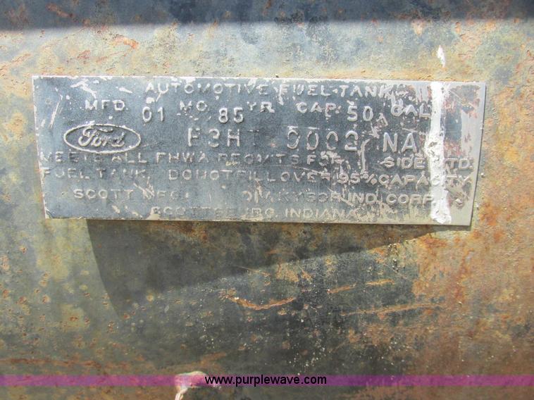 image for item A8828 1985 Ford LT8000 dump truck