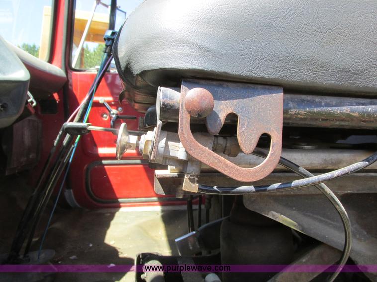 image for item A8828 1985 Ford LT8000 dump truck