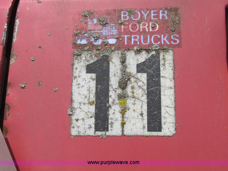 image for item A8828 1985 Ford LT8000 dump truck