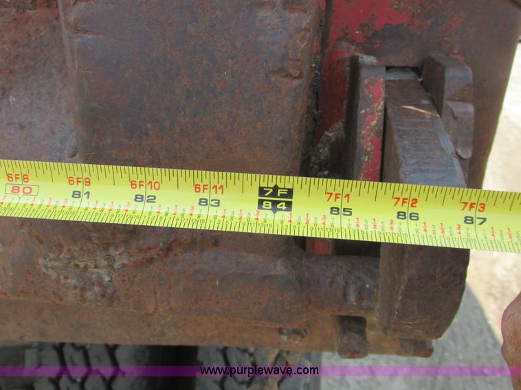 image for item A8828 1985 Ford LT8000 dump truck