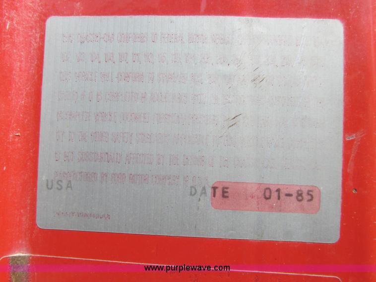 image for item A8828 1985 Ford LT8000 dump truck