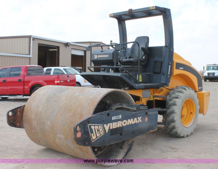 image for item AO9536 2006 JCB VM75D smooth drum roller