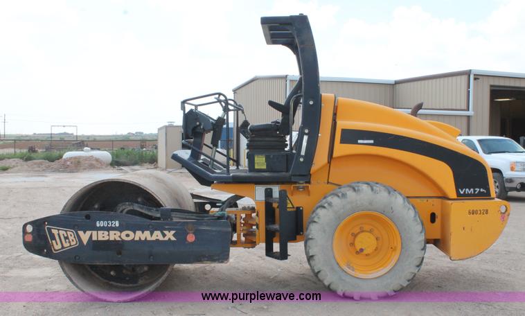 image for item AO9536 2006 JCB VM75D smooth drum roller