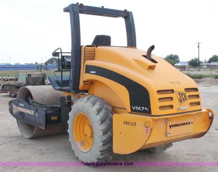 image for item AO9536 2006 JCB VM75D smooth drum roller