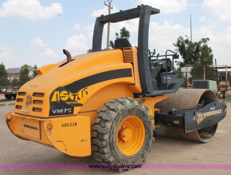image for item AO9536 2006 JCB VM75D smooth drum roller