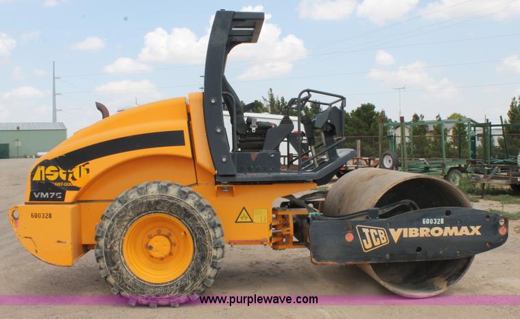 image for item AO9536 2006 JCB VM75D smooth drum roller