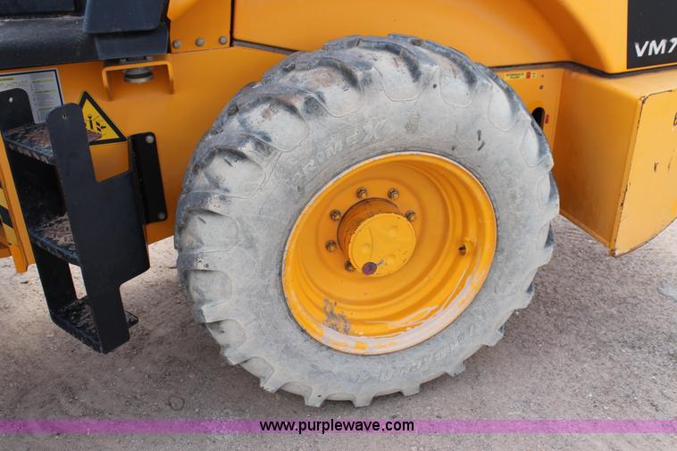 image for item AO9536 2006 JCB VM75D smooth drum roller