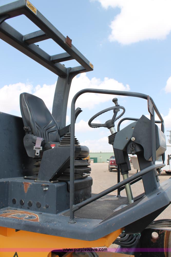 image for item AO9536 2006 JCB VM75D smooth drum roller