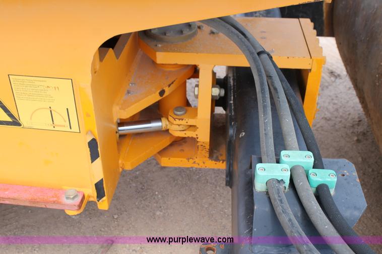 image for item AO9536 2006 JCB VM75D smooth drum roller