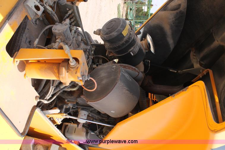 image for item AO9536 2006 JCB VM75D smooth drum roller