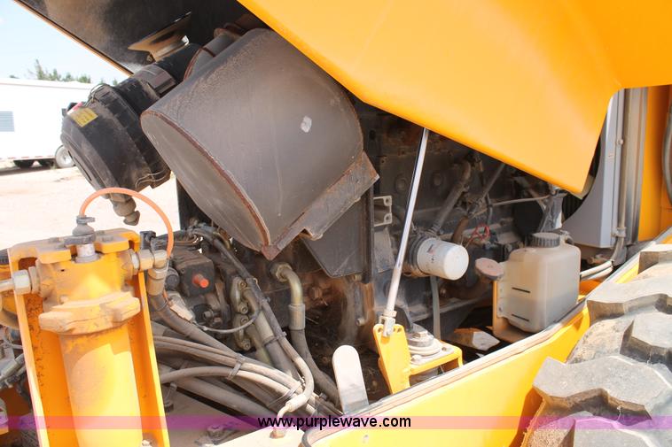 image for item AO9536 2006 JCB VM75D smooth drum roller