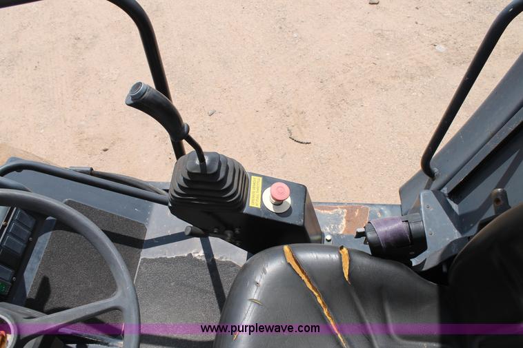 image for item AO9536 2006 JCB VM75D smooth drum roller