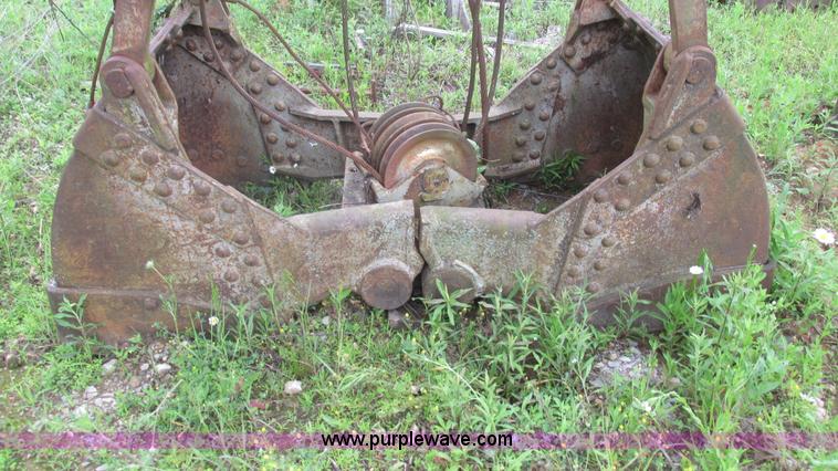 image for item AY9859 Williams HC30 bucket