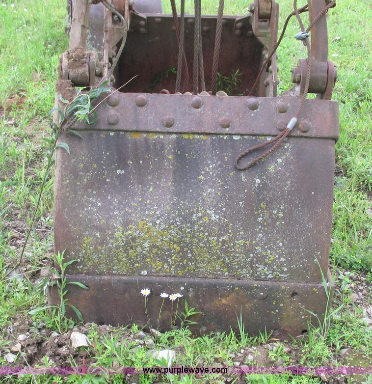 image for item AY9859 Williams HC30 bucket