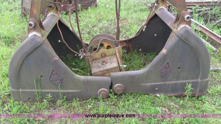 image for item AY9862 PMCO 152 bucket