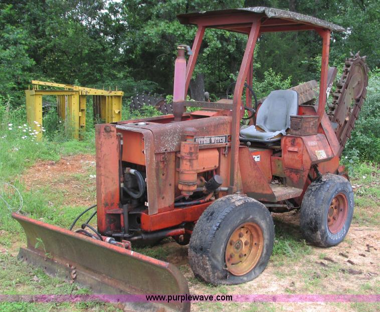 image for item AY9866 Ditch Witch R30 trencher