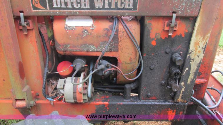 image for item AY9866 Ditch Witch R30 trencher
