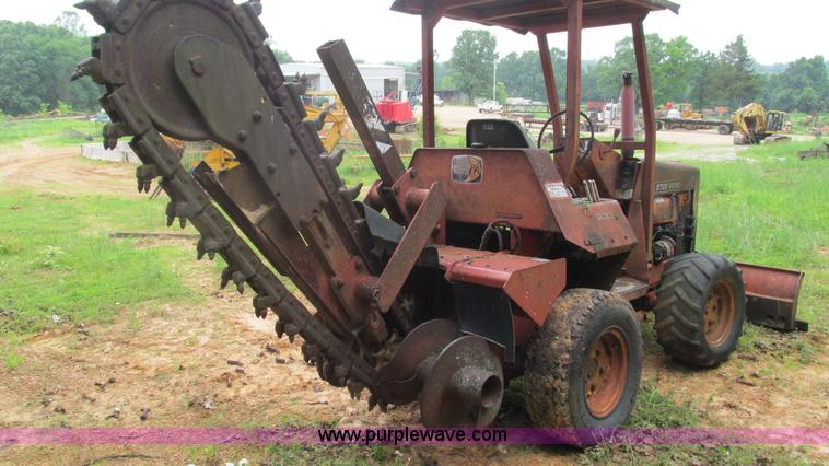 image for item AY9866 Ditch Witch R30 trencher