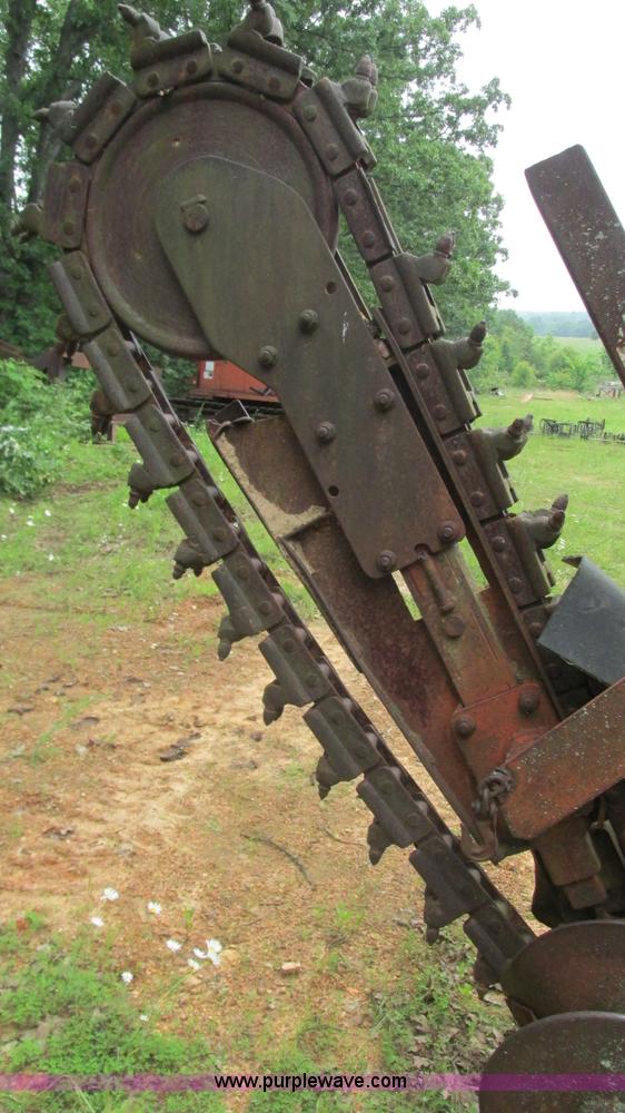 image for item AY9866 Ditch Witch R30 trencher