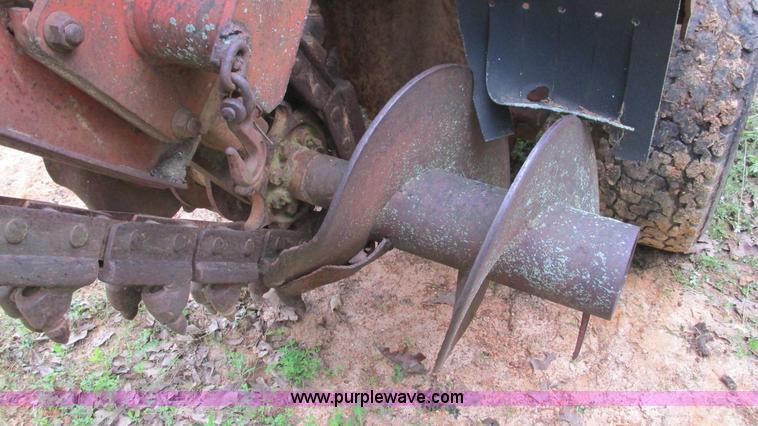 image for item AY9866 Ditch Witch R30 trencher