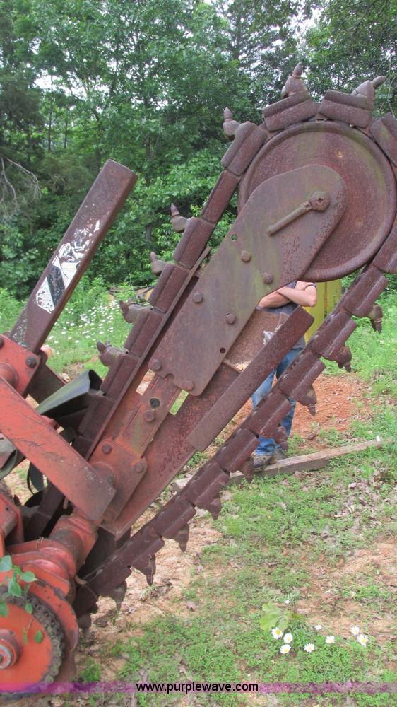 image for item AY9866 Ditch Witch R30 trencher