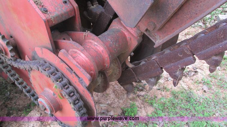image for item AY9866 Ditch Witch R30 trencher