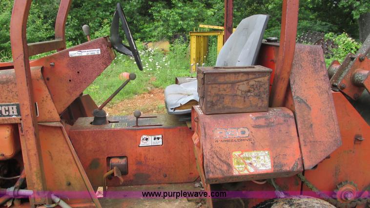 image for item AY9866 Ditch Witch R30 trencher