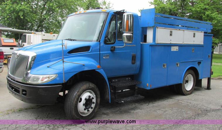image for item B2954 2005 International DuraStar 4300 service truck
