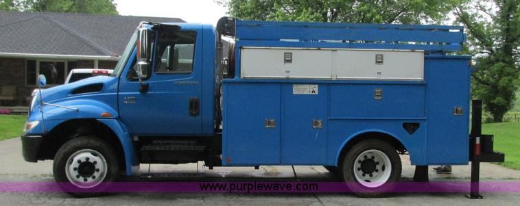 image for item B2954 2005 International DuraStar 4300 service truck