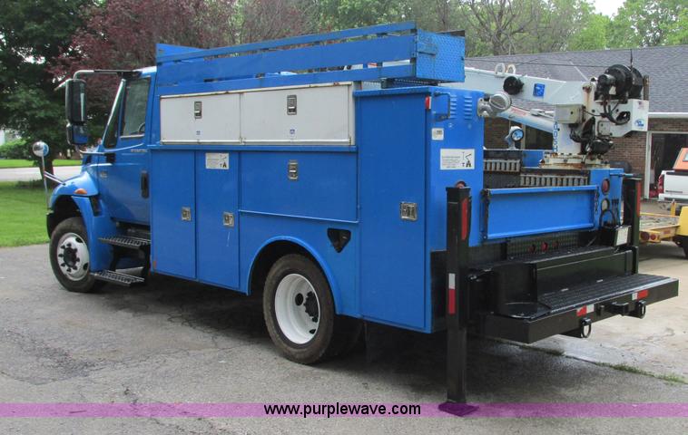 image for item B2954 2005 International DuraStar 4300 service truck