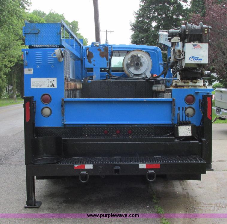 image for item B2954 2005 International DuraStar 4300 service truck