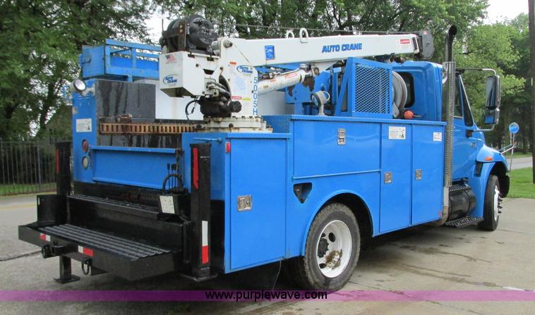 image for item B2954 2005 International DuraStar 4300 service truck