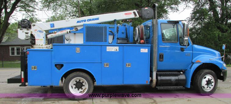 image for item B2954 2005 International DuraStar 4300 service truck