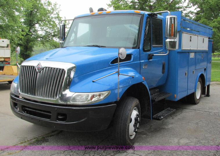 image for item B2954 2005 International DuraStar 4300 service truck