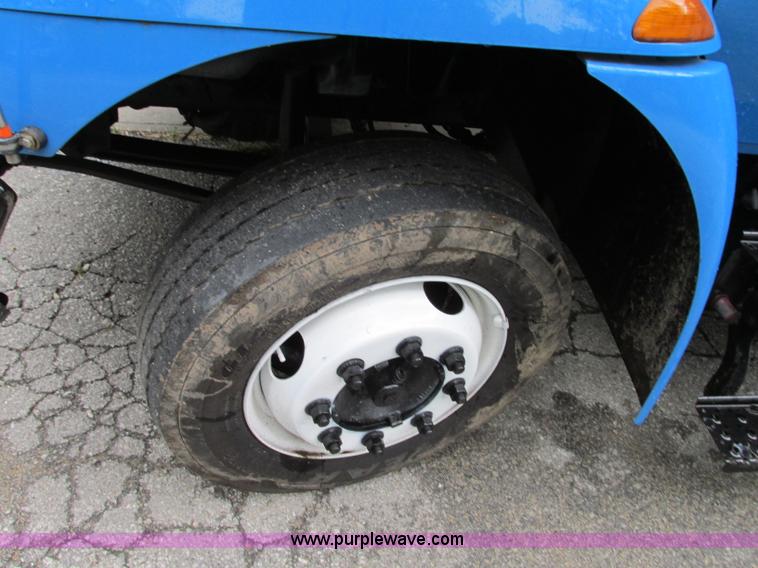 image for item B2954 2005 International DuraStar 4300 service truck