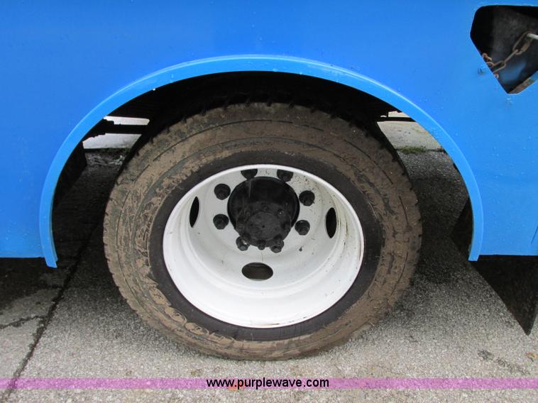 image for item B2954 2005 International DuraStar 4300 service truck