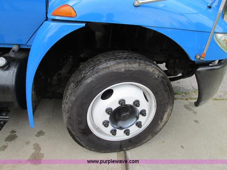 image for item B2954 2005 International DuraStar 4300 service truck