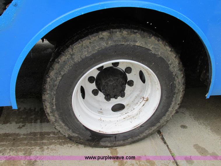 image for item B2954 2005 International DuraStar 4300 service truck