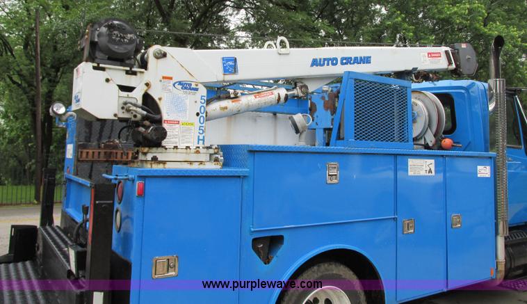 image for item B2954 2005 International DuraStar 4300 service truck