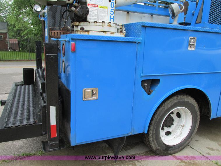 image for item B2954 2005 International DuraStar 4300 service truck