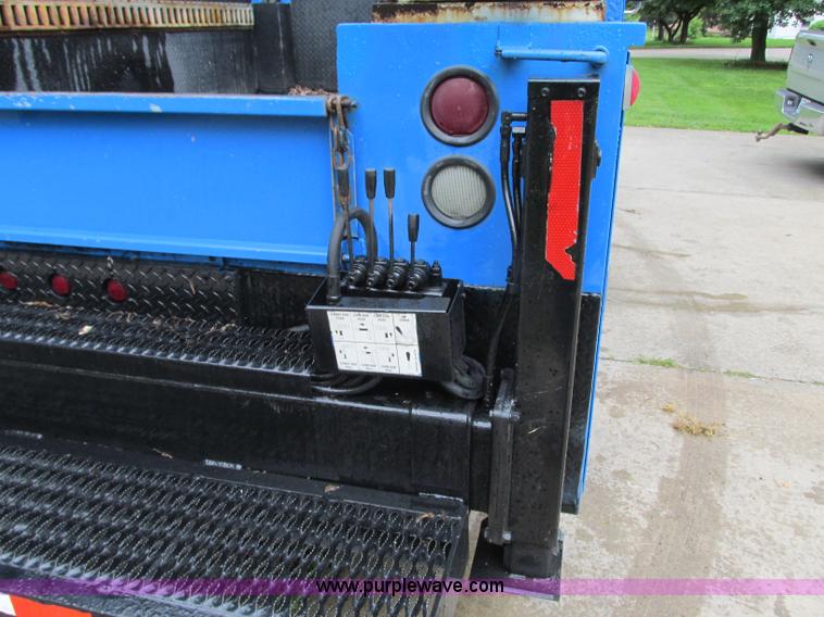 image for item B2954 2005 International DuraStar 4300 service truck