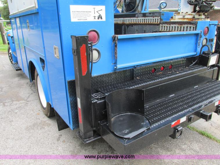 image for item B2954 2005 International DuraStar 4300 service truck