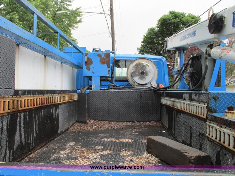 image for item B2954 2005 International DuraStar 4300 service truck