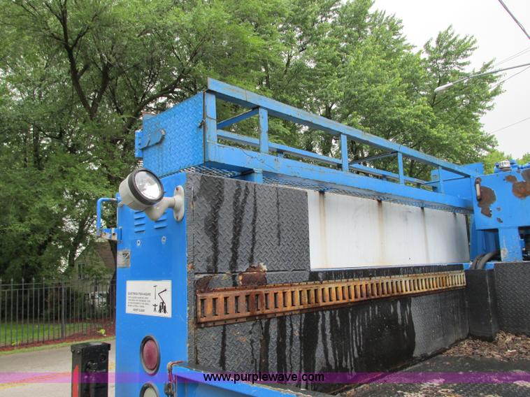 image for item B2954 2005 International DuraStar 4300 service truck