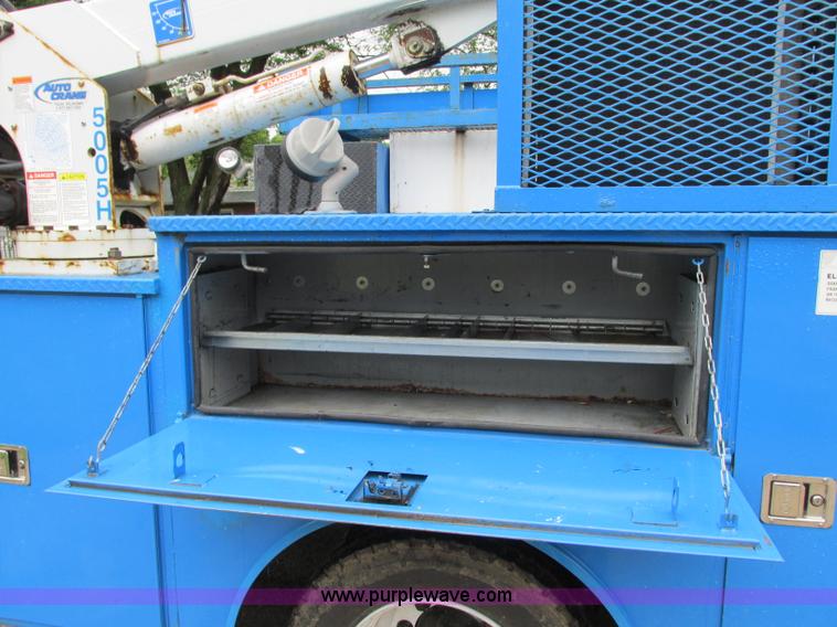 image for item B2954 2005 International DuraStar 4300 service truck