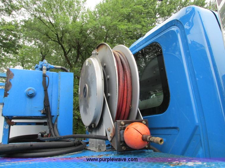 image for item B2954 2005 International DuraStar 4300 service truck