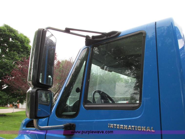 image for item B2954 2005 International DuraStar 4300 service truck