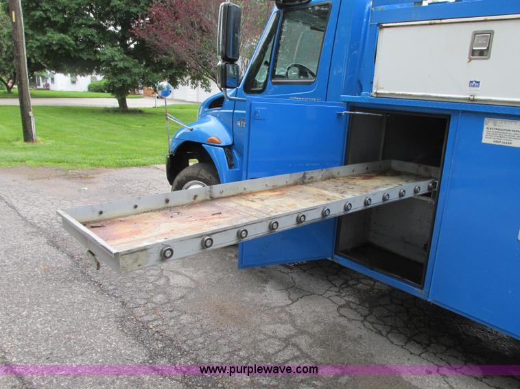 image for item B2954 2005 International DuraStar 4300 service truck