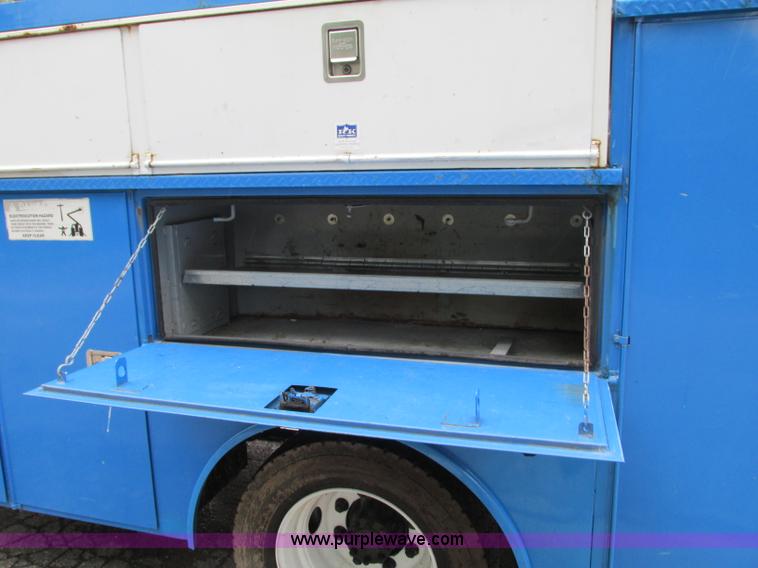 image for item B2954 2005 International DuraStar 4300 service truck