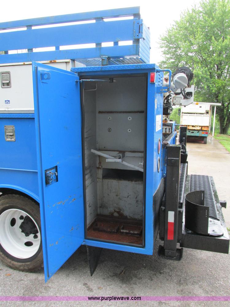image for item B2954 2005 International DuraStar 4300 service truck